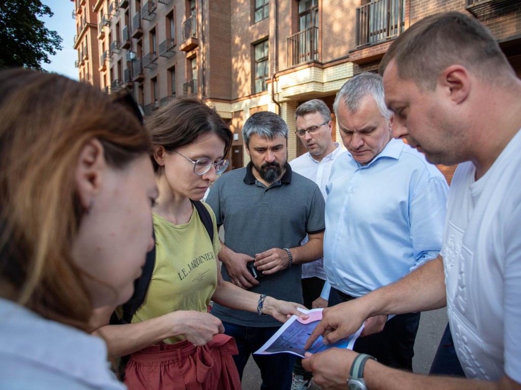 Жители дома №5 попросили администрацию установить новую контейнерную площадку