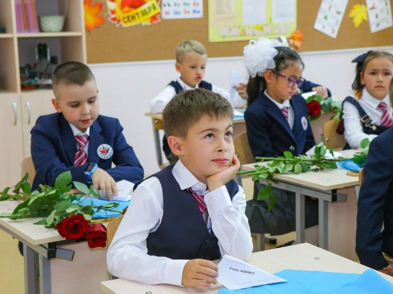Как выбрать стол для школьника