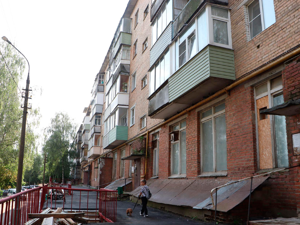 В Зарайске начался ремонт подъездов в самом большом жилом доме города