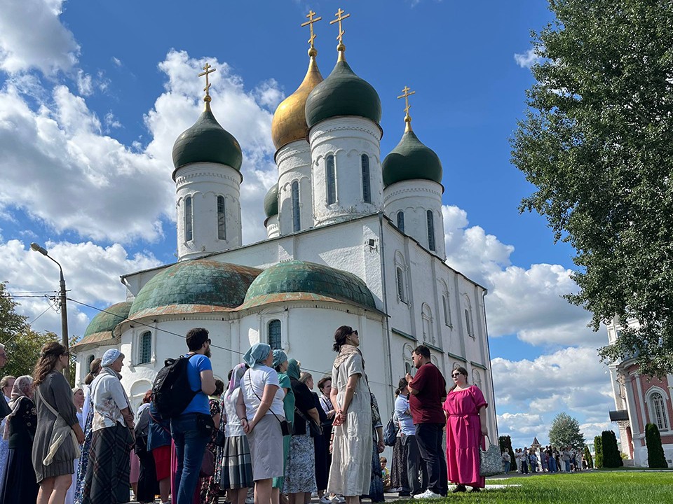 Прихожане храмов из Ивантеевки познакомились со святыми местами Коломны