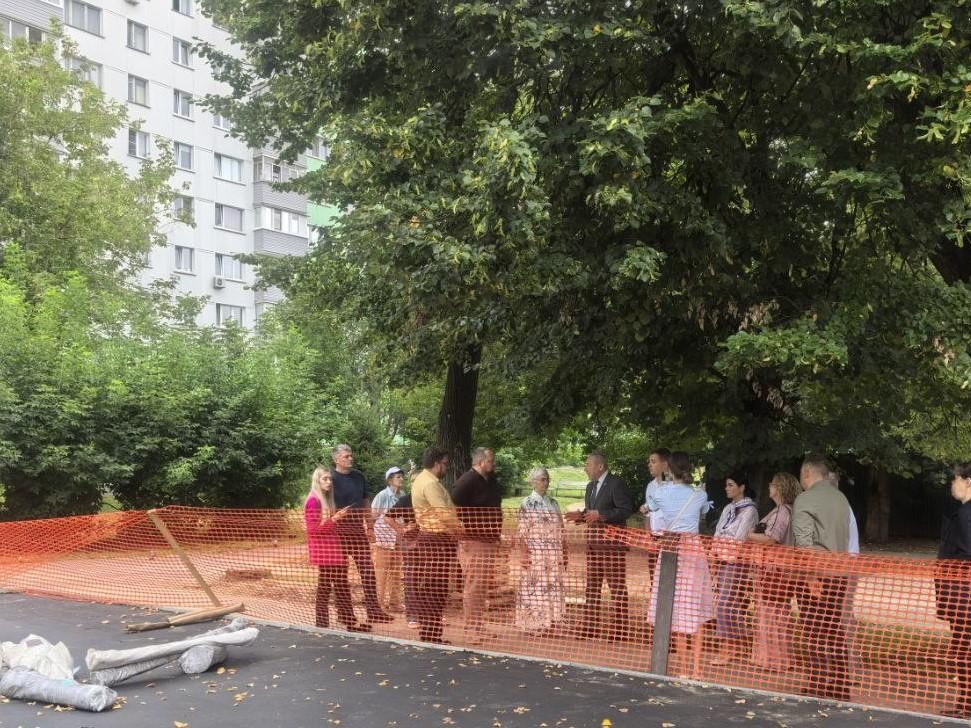 Депутаты Ногинска проконтролировали установку нового игрового комплекса