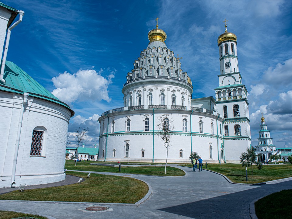 Пенсионерам показывают красоты Подмосковья на экскурсиях от социального центра