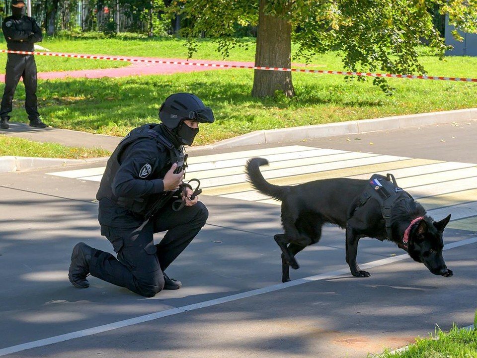 Спецслужбы и педагоги отработали действия при угрозе теракта в школах Подольска