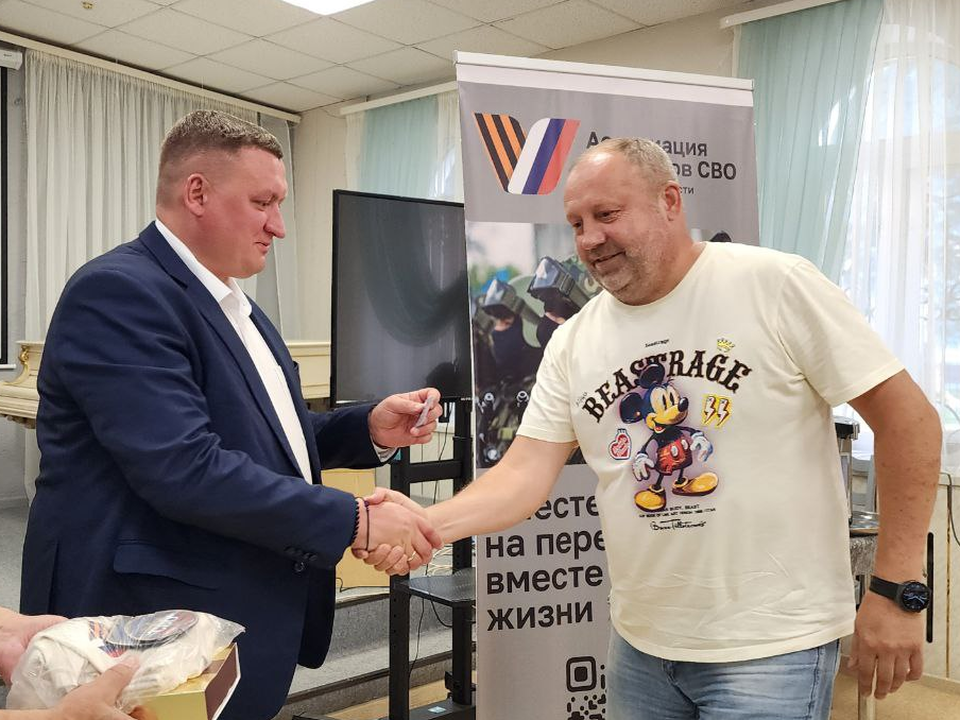 Глава Луховиц вручил удостоверения новым членам Ассоциации ветеранов СВО