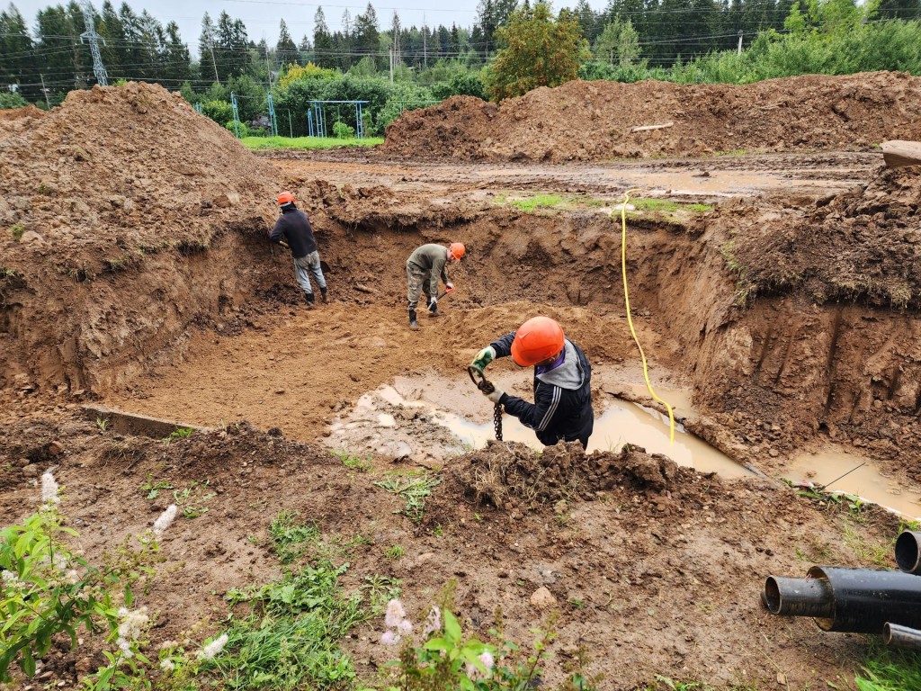 В Солнечногорском поселке Смирновка обновляют теплотрассу к зиме