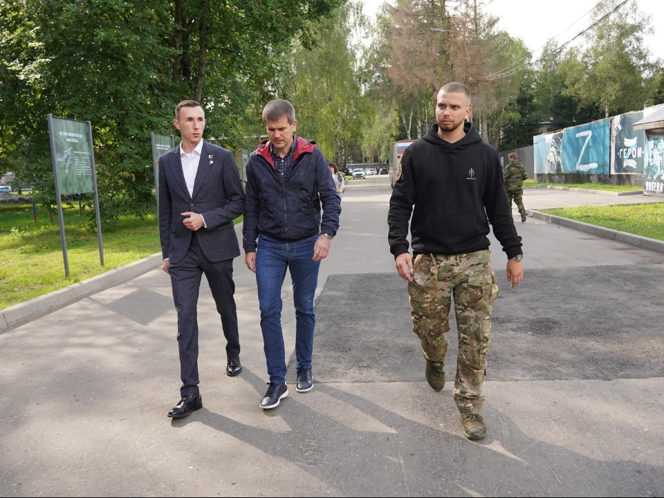 Депутат Панин и Герой России Митяшин проверили подготовку бойцов в центре «Витязь»