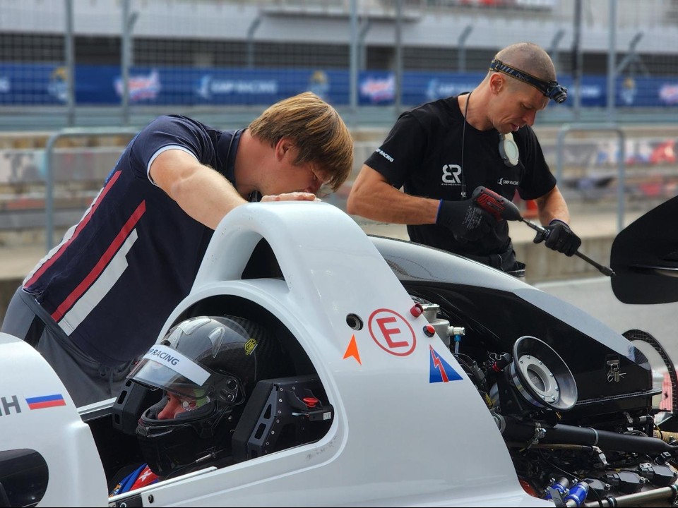 На трассе Moscow Raceway началась подготовка к гоночному уикэнду