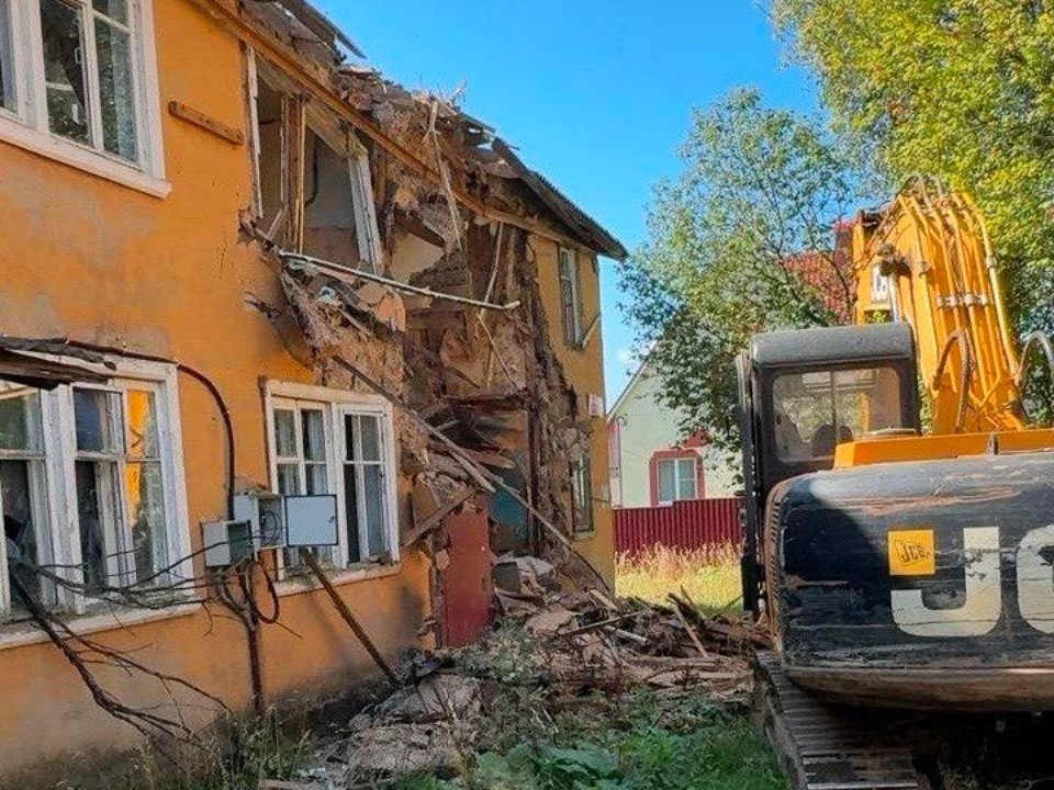 В Солнечногорске начали снос аварийного дома, расселенного по муниципальной программе