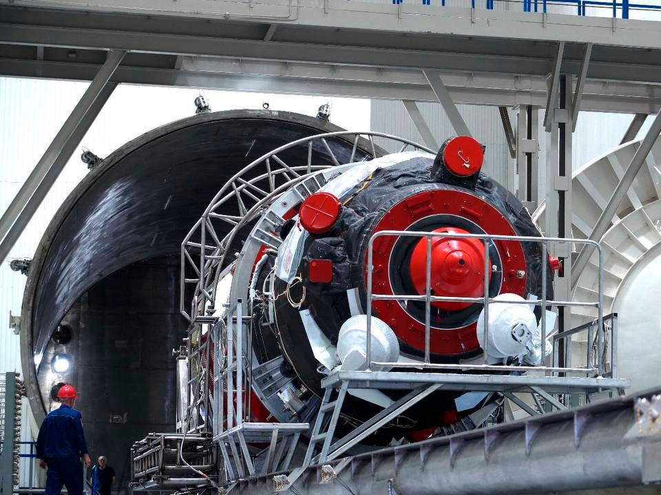 На Байконуре проверяют грузовой корабль гелием перед космическим полетом