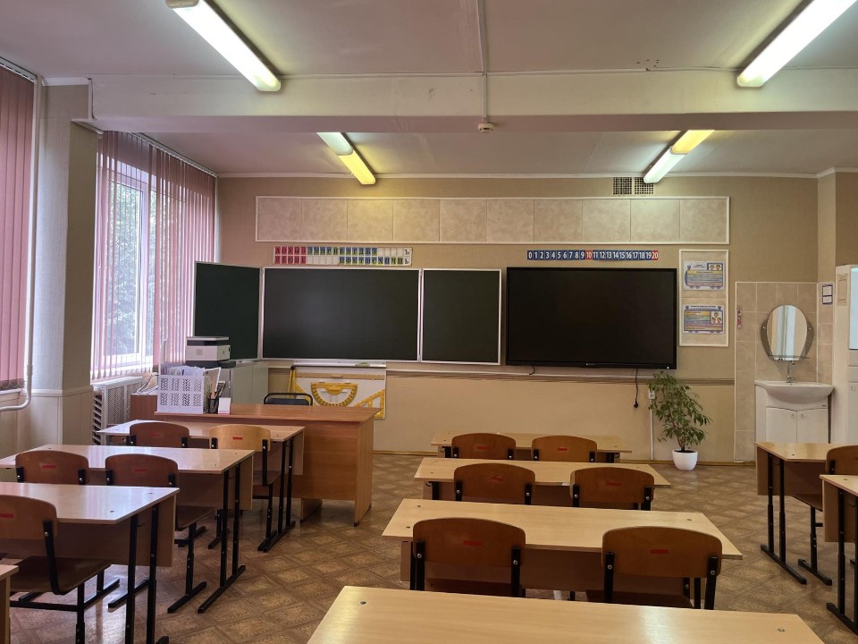 В классах начальной школы лицея Шатуры покрасили стены и установили новую мебель