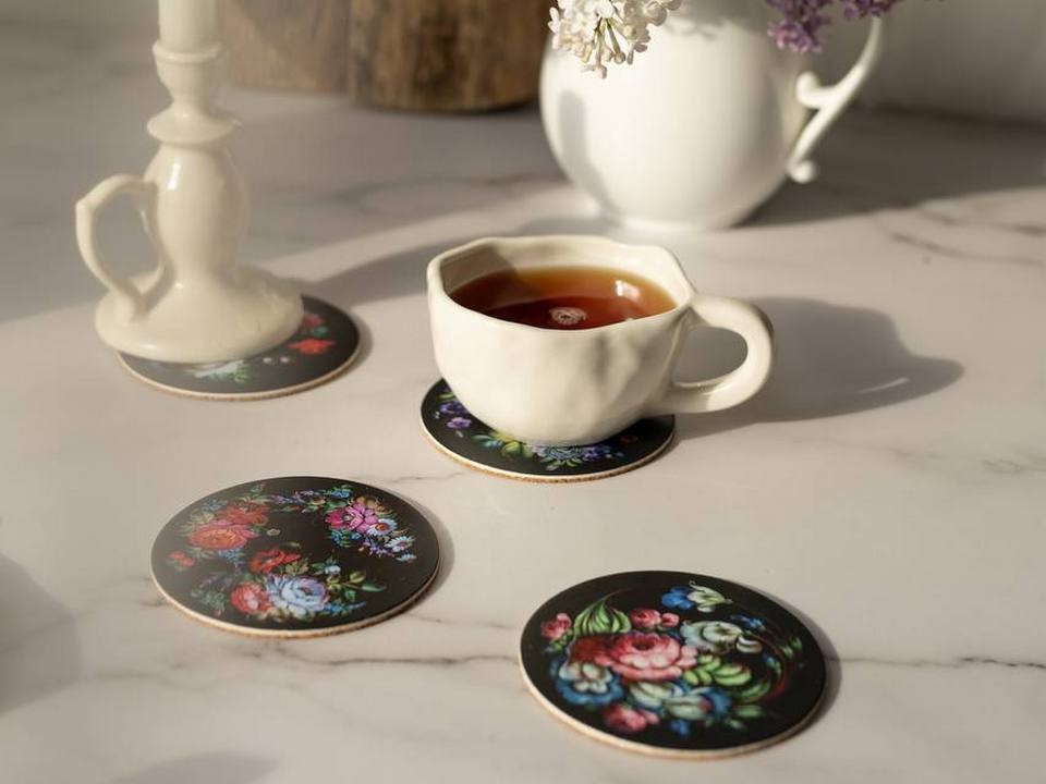 Это не бирдекель, а костер: жостовской росписью украсили еще один предмет быта