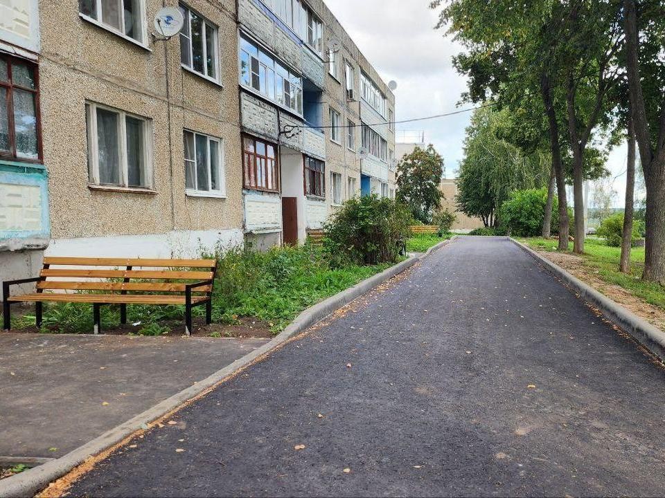 В Орешкове старый двор обновили до неузнаваемости