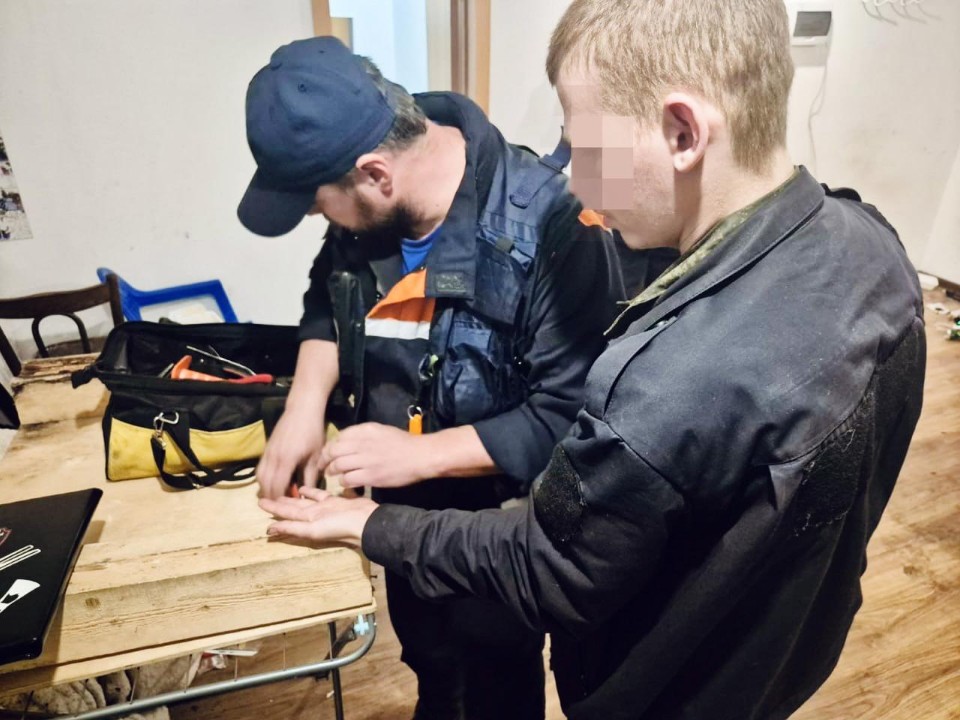 Спасатели сняли тесное кольцо с пальца 20-летнего жителя Сергиева Посада