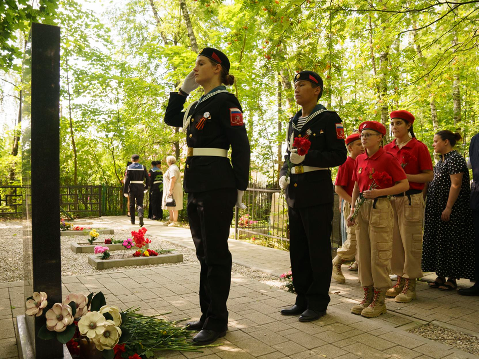 Жители Домодедово почтили память погибших при авианалете в 1941 году