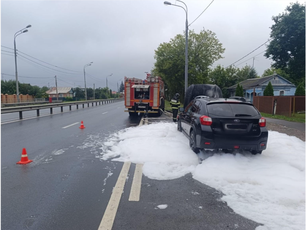 Пожарные ликвидировали возгорание легкового автомобиля в Луховицах