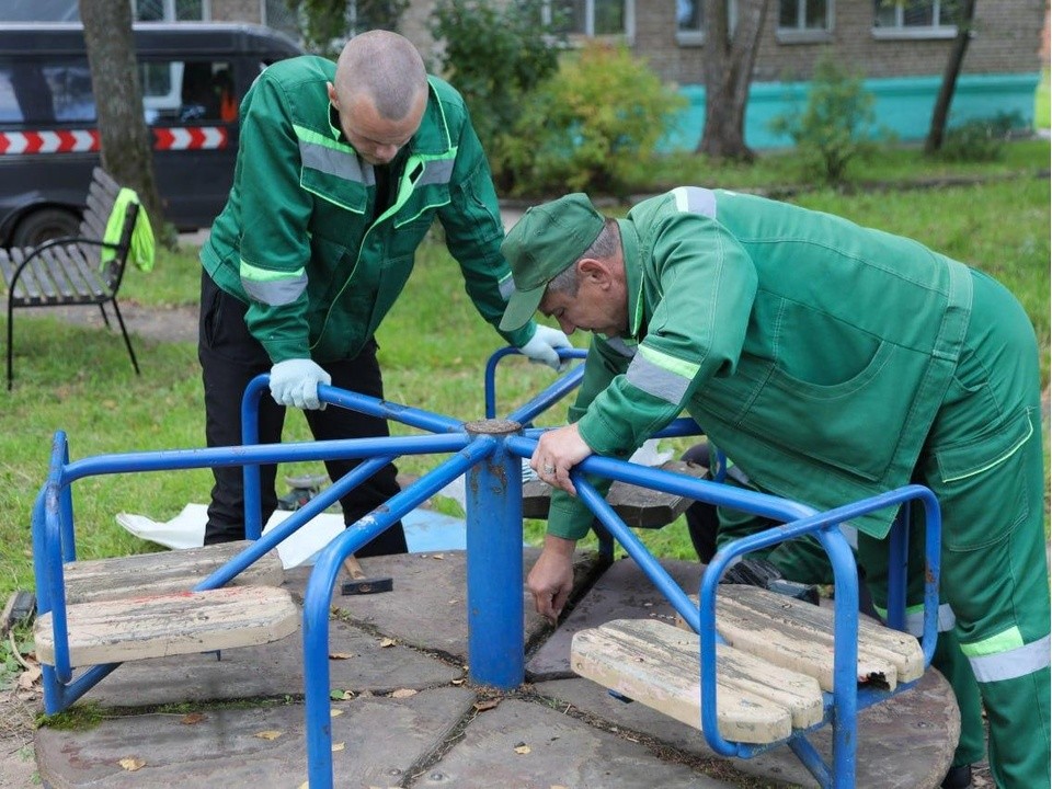 Дворники в Сергиево-Посадском округе могут получать до 70 тысяч рублей