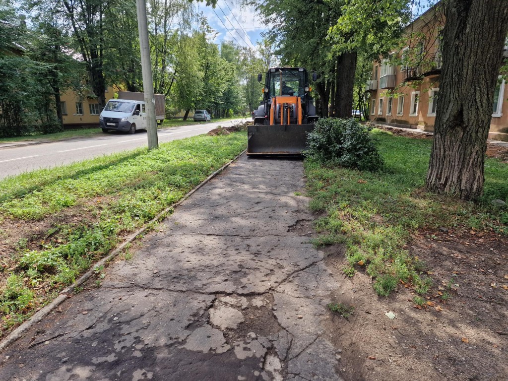 Трещины и ямы навсегда исчезнут с тротуара на улицы Правды после ремонта