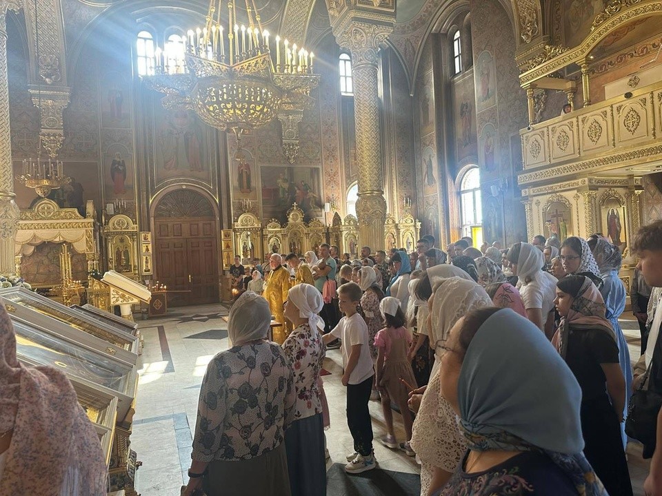 В храме Всех Святых состоялся молебен перед иконой Божией Матери «Прибавление ума»