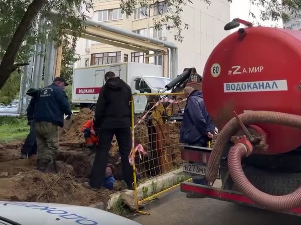 Обновить трубопровод на улице Неделина помогли современные технологии