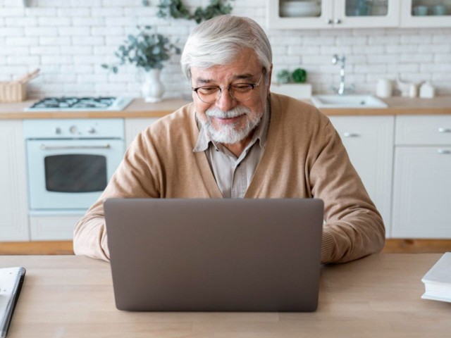 Жители Серебряных Прудов смогут оформить льготные путевки на Госуслугах