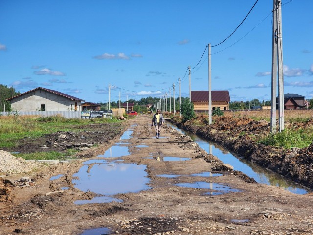 В поселке для многодетных в Дубне решают проблему с канавами на месте будущих дорог