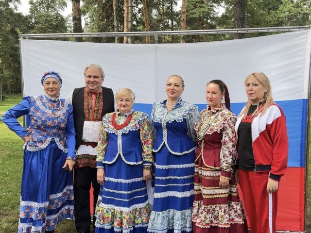 Концерт и мастер-классы ко Дню флага прошли в Кузьминском лесопарке