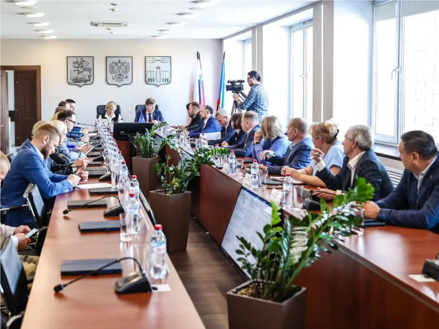 От гимна до важных решений: как прошло первое заседание Совета депутатов