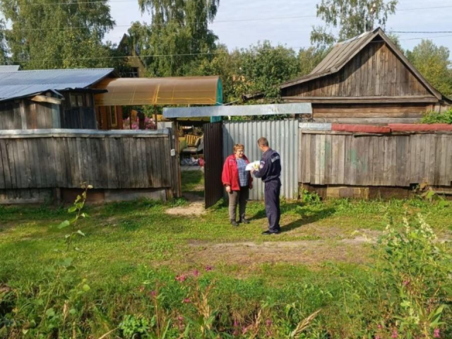 Подмосковные спасатели провели рейд по пожарной безопасности в Шатурском СНТ