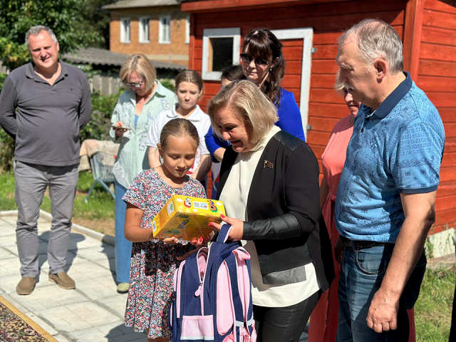 Можайские первоклассники получили подарки к школе