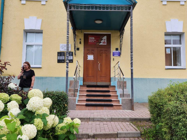 Одна из ведущих школ в Подмосковье получила новую мебель к началу учебного года