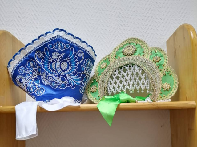 Выставка «Русский головной убор» проходит в Комплексном центре