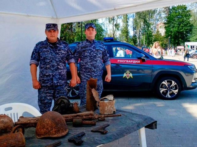 В Пушкине прошла выставка вооружения и спецтехники Росгвардии