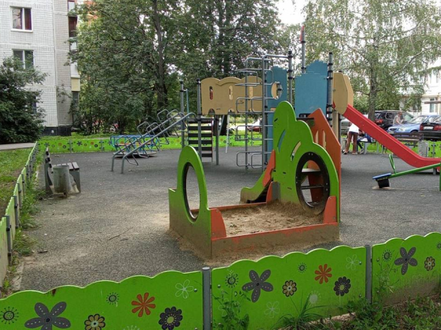 В Черноголовке по сигналу жителей оперативно убрали детские площадки