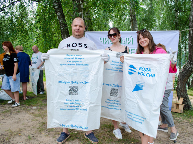 В деревне Лопотово волонтеры очистили 10 тыс. кв. м берега Истринского водохранилища