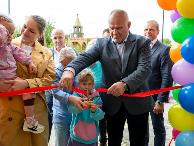 В поселке Вербилки переселенцы из аварийного жилья получили ключи от 100 квартир