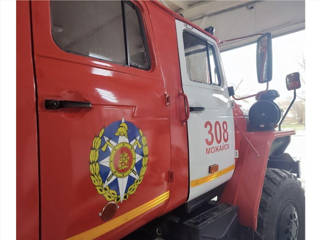 Пожарные помогли работникам скорой помощи в Можайском округе