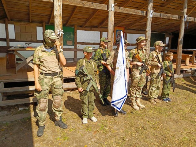 В Глебово школьников учат стрельбе, рукопашному бою и военной тактике