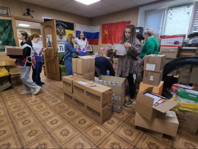 Лобненцы собрали гуманитарную помощь для бойцов СВО