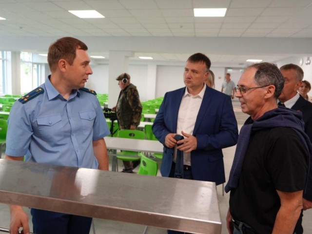 В Серпухове проверили готовность школ к новому учебному году