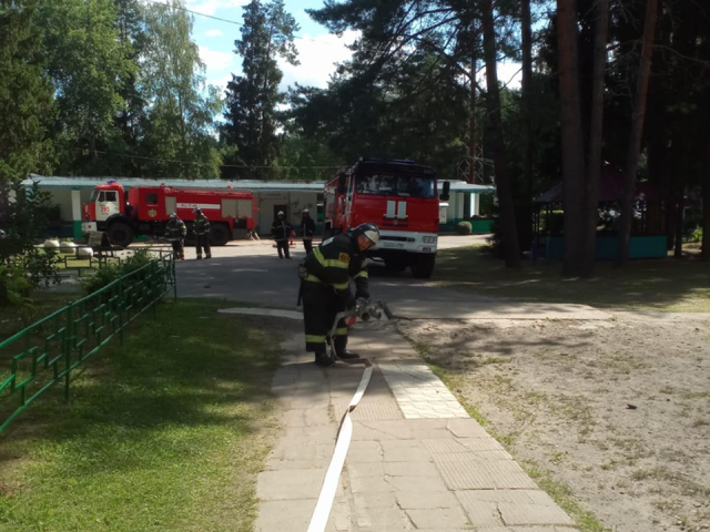 В Шатуре спасатели потушили условный пожар в детском лагере «Изумрудный»