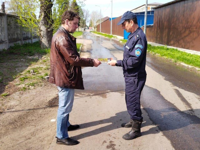 Жителям поселка Цюрупы напомнили о правилах пожарной безопасности