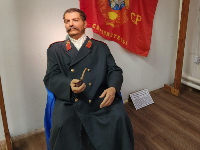 Жители Подольска могут выкурить трубку со Сталиным и сыграть на гитаре с Высоцким