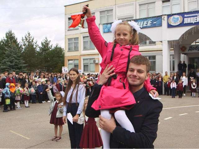 В Подмосковье семьи могут получить выплаты на подготовку детей к новому учебному году