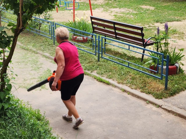 Волоколамцы попросили отнять у дворников их «дудки»