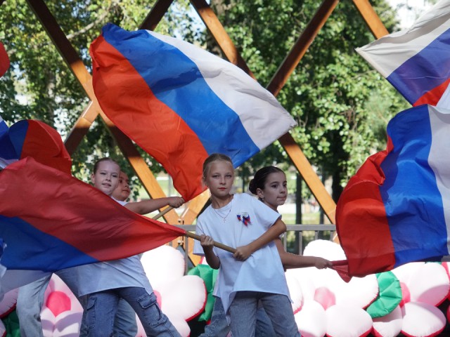 Жители Волоколамска отметят День флага России флешмобом