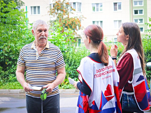 В Клину волонтеры объяснили жителям, что ждет три улицы после ремонта теплосетей
