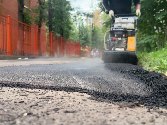Ямочный ремонт дорог и опиловку деревьев проведут в Красногорске