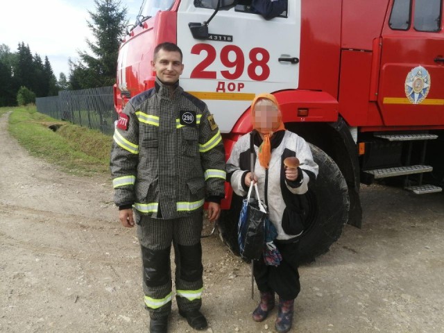 Спасатели разыскали пенсионерку, заблудившуюся в лесу в Шаховской