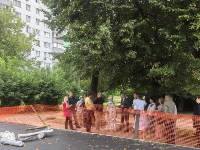 Депутаты Ногинска проконтролировали установку нового игрового комплекса