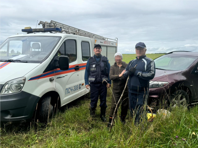 Спасатели нашли и вывели из леса пожилых супругов в Можайском округе